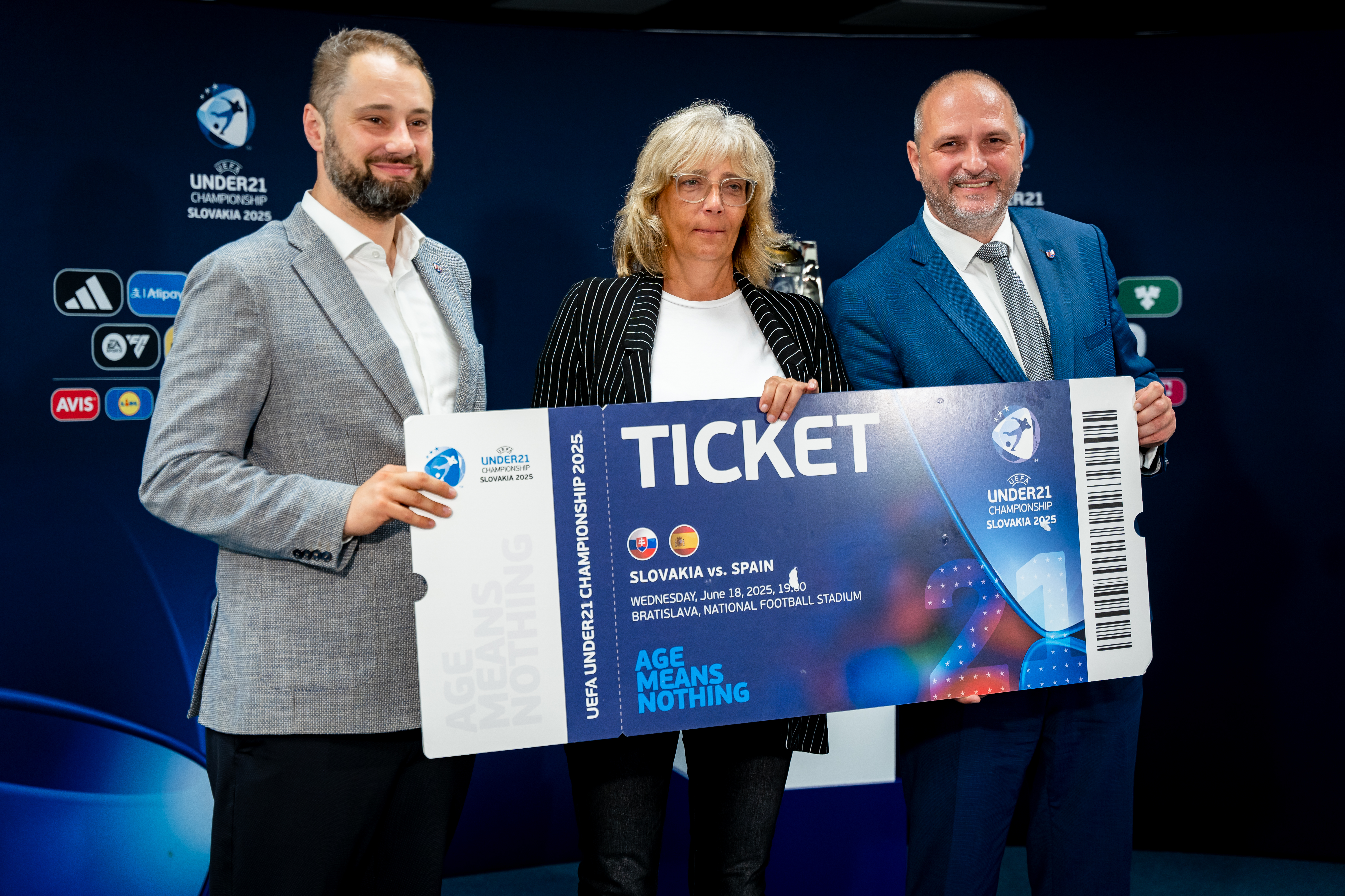 Tlacovy brifing - o pripravach sampionatu UEFA-29